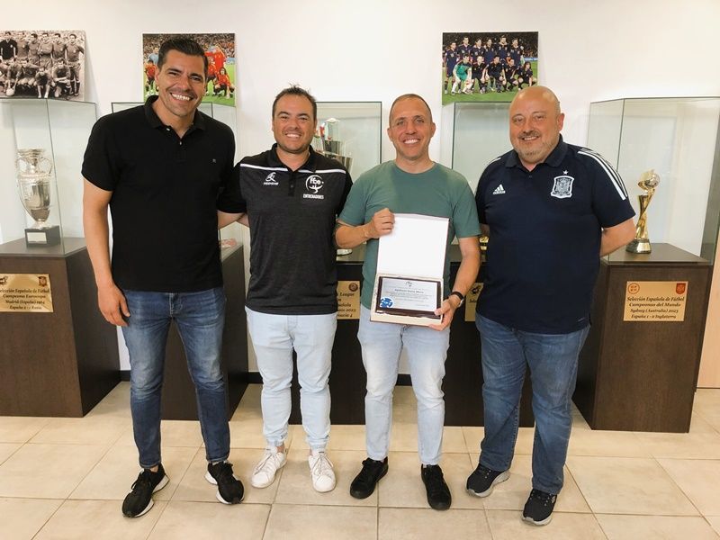 La RFFCE recibió la visita del responsable de Integridad y Responsabilidad Social Deportiva de la Tinerfeña