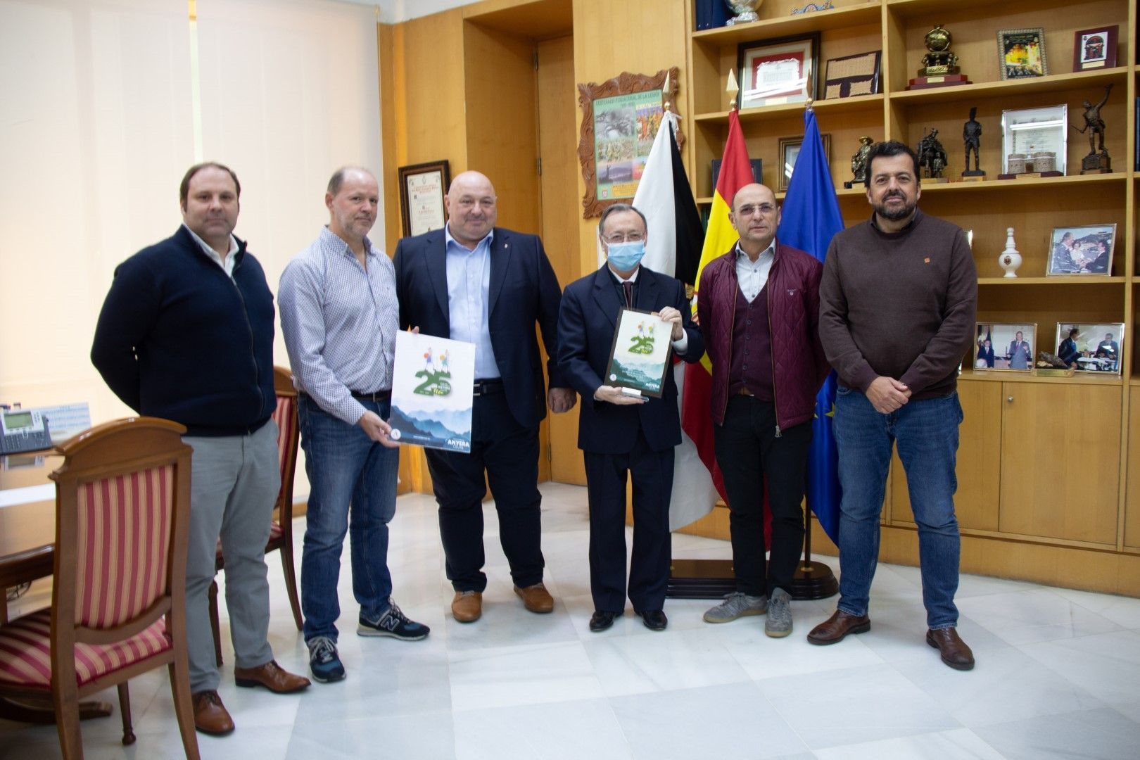 El presidente de la Ciudad recibe a los integrantes del club Anyera