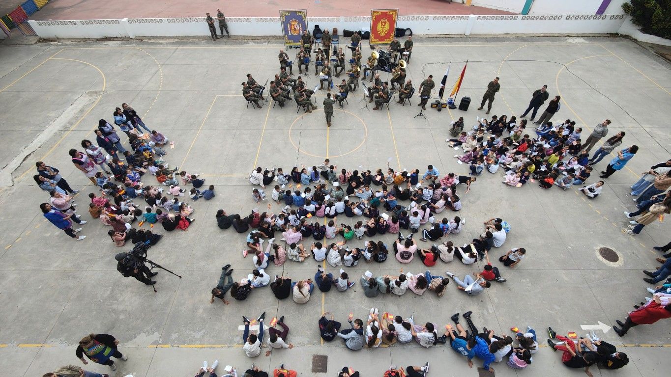 El colegio Rey Juan Carlos I recibe la visita de la Unidad de Música Militar