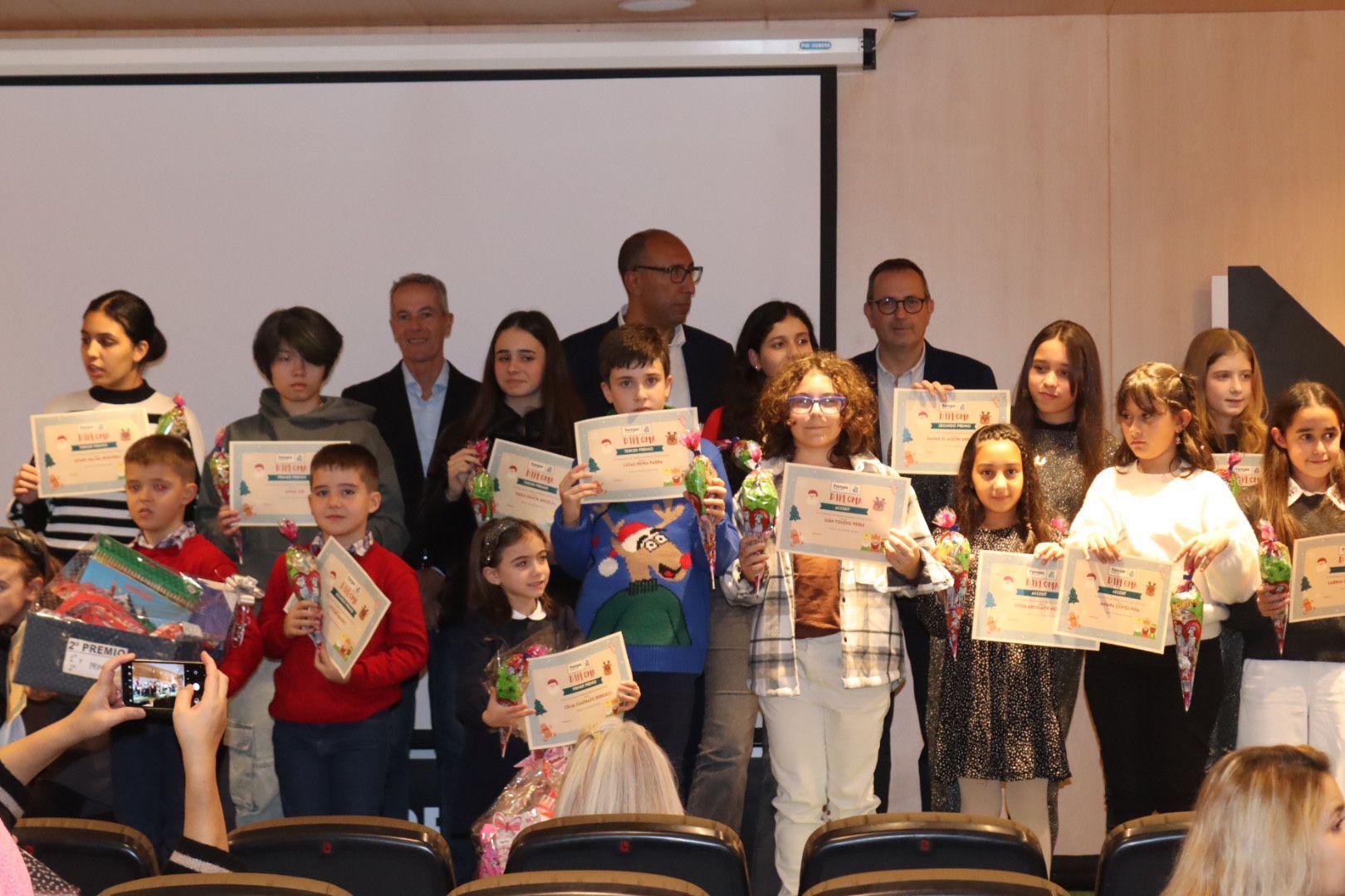 FAMPA entrega los premios de las tarjetas navideñas