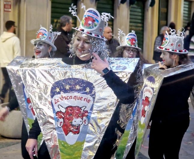 ¡Éxito total! La cabalgata del carnaval de Ceuta 2024 despide la fiesta con alegría y color