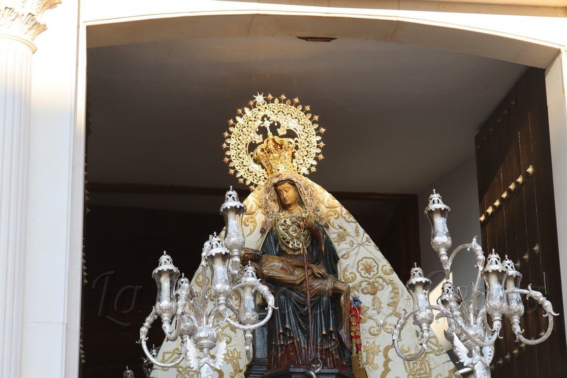 La Ofrenda Floral a la Virgen de África, Patrona de Ceuta, en imágenes