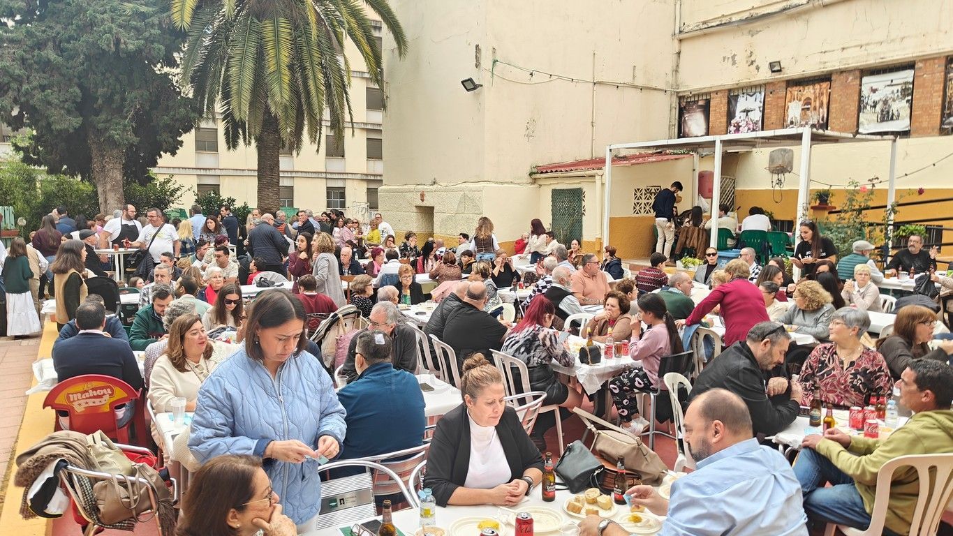 Ceuta inaugura la Navidad con una multitudinaria Zambomba Rociera solidaria
