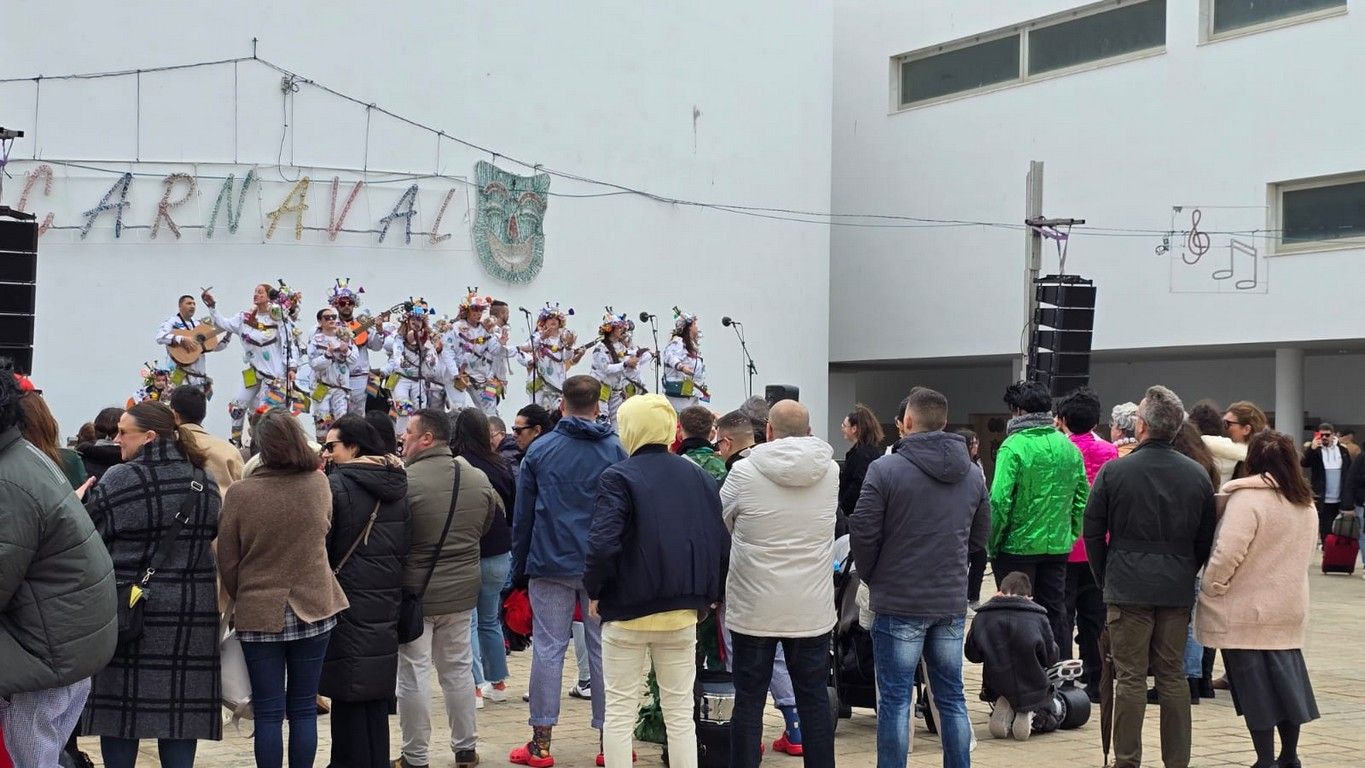 La lluvia y el viento deslucen el tradicional 'Dominguito'