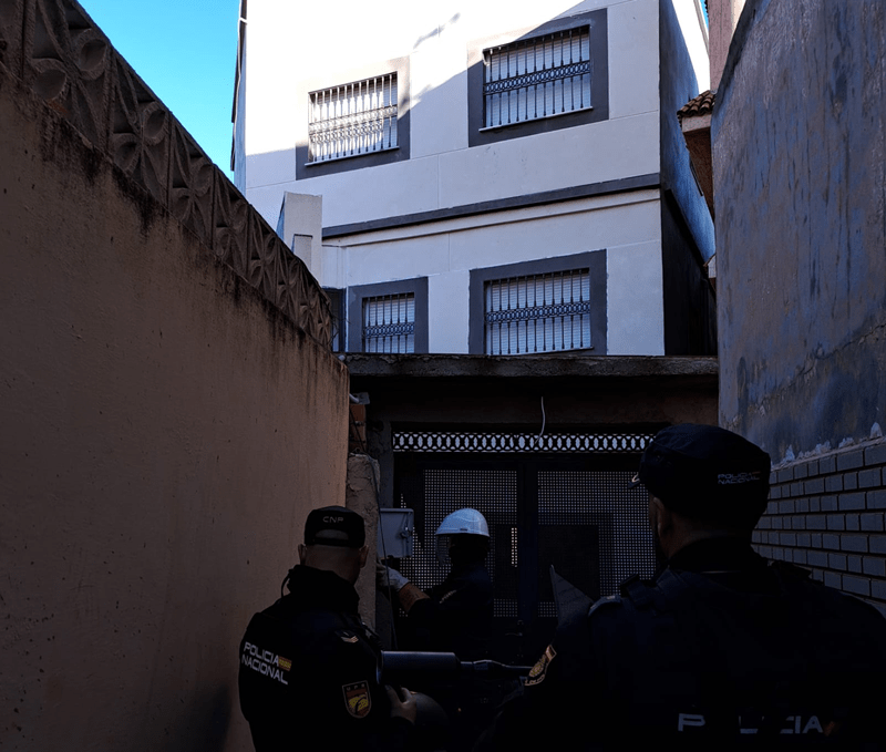 La empresa de Alumbrado Eléctrico de Ceuta restablece la seguridad en un centenar de instalaciones manipuladas en el Príncipe
