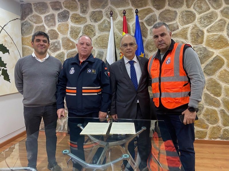 Firmado el convenio de colaboración con los Voluntarios de Protección Civil