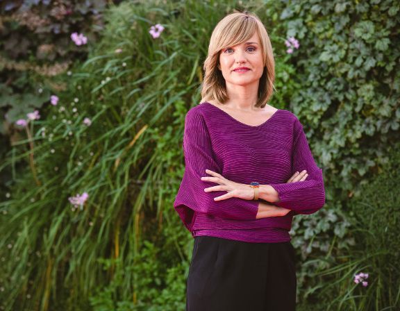 La ministra de Educación quiere una respuesta común y coordinada sobre el uso de los móviles en los colegios e institutos