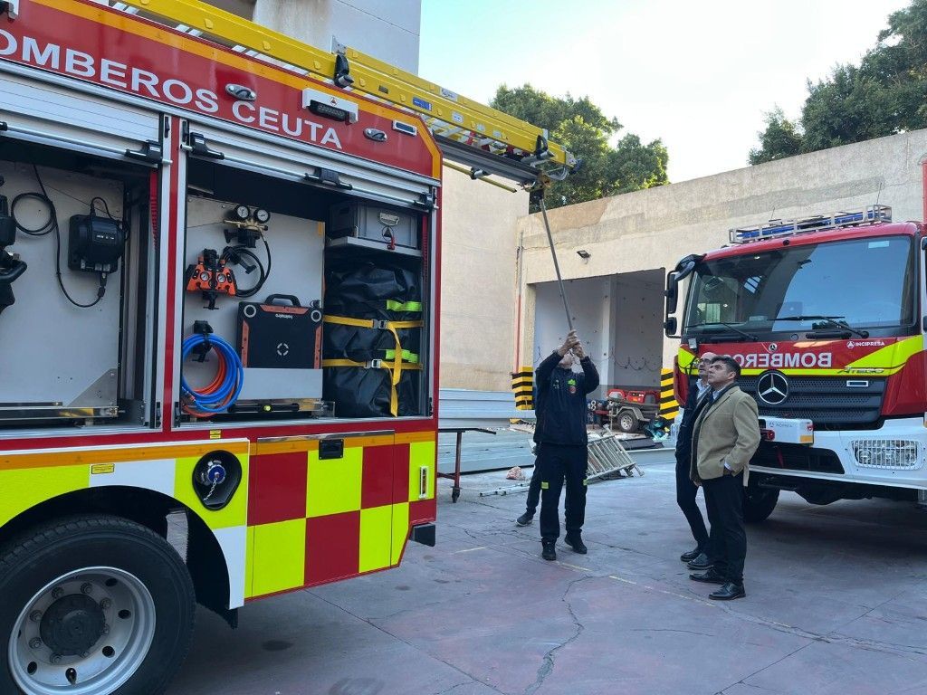 Los bomberos reciben dos nuevos vehículos