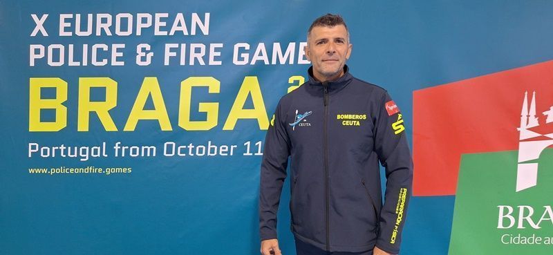 Juan Antonio Moya Santiago, palista y cabo de bombero, participará en los Juegos Olímpicos para bomberos, policías y militares