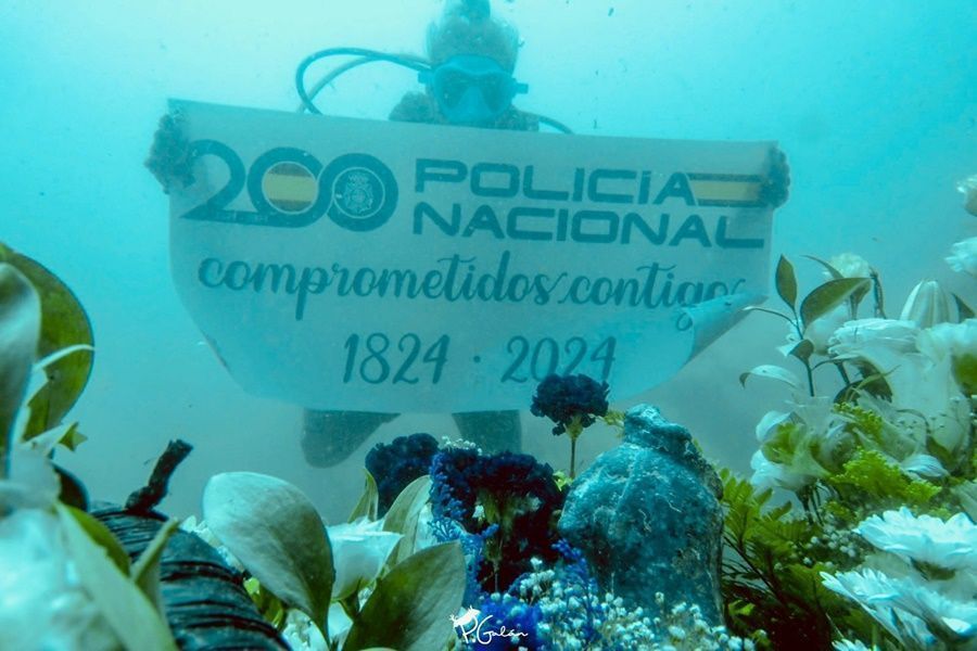 La Jefatura de Policía participa en la ofrenda floral de la Virgen del Carmen