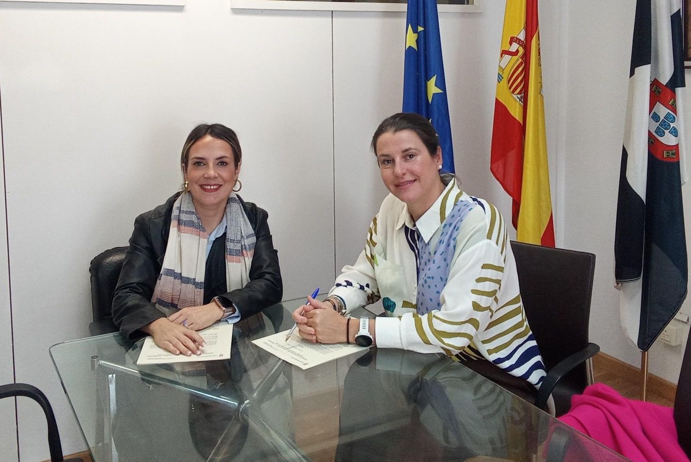 La consejera Pilar Orozco formaliza la renovación del convenio de colaboración con la Fampa “Cuatro Culturas”