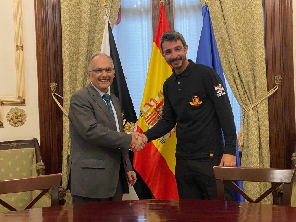 La Ciudad firma un convenio de colaboración con la Asociación Unidad Canina de Operaciones y Rescate
