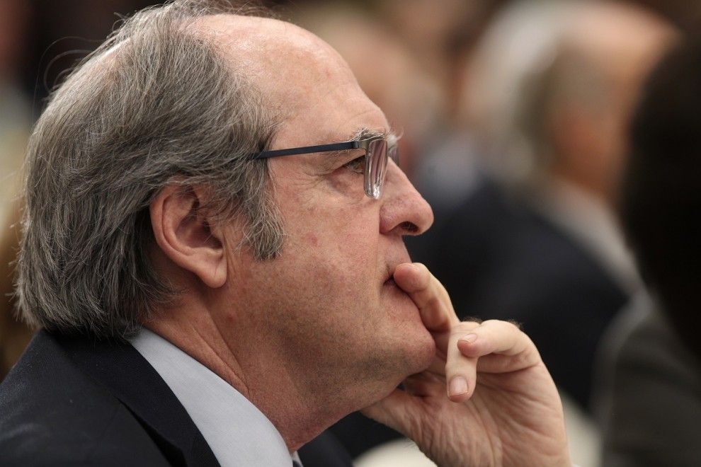 El Defensor del Pueblo propone que la retirada de efectivo o la realización de movimientos bancarios sean declaraciones servicios de interés general