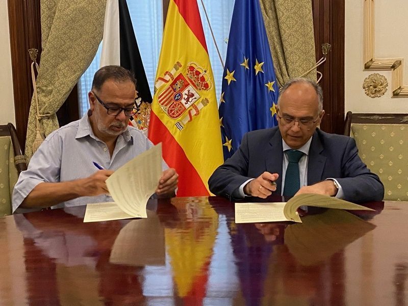 La Ciudad firma un convenio de colaboración con la Unión de Radioaficionados