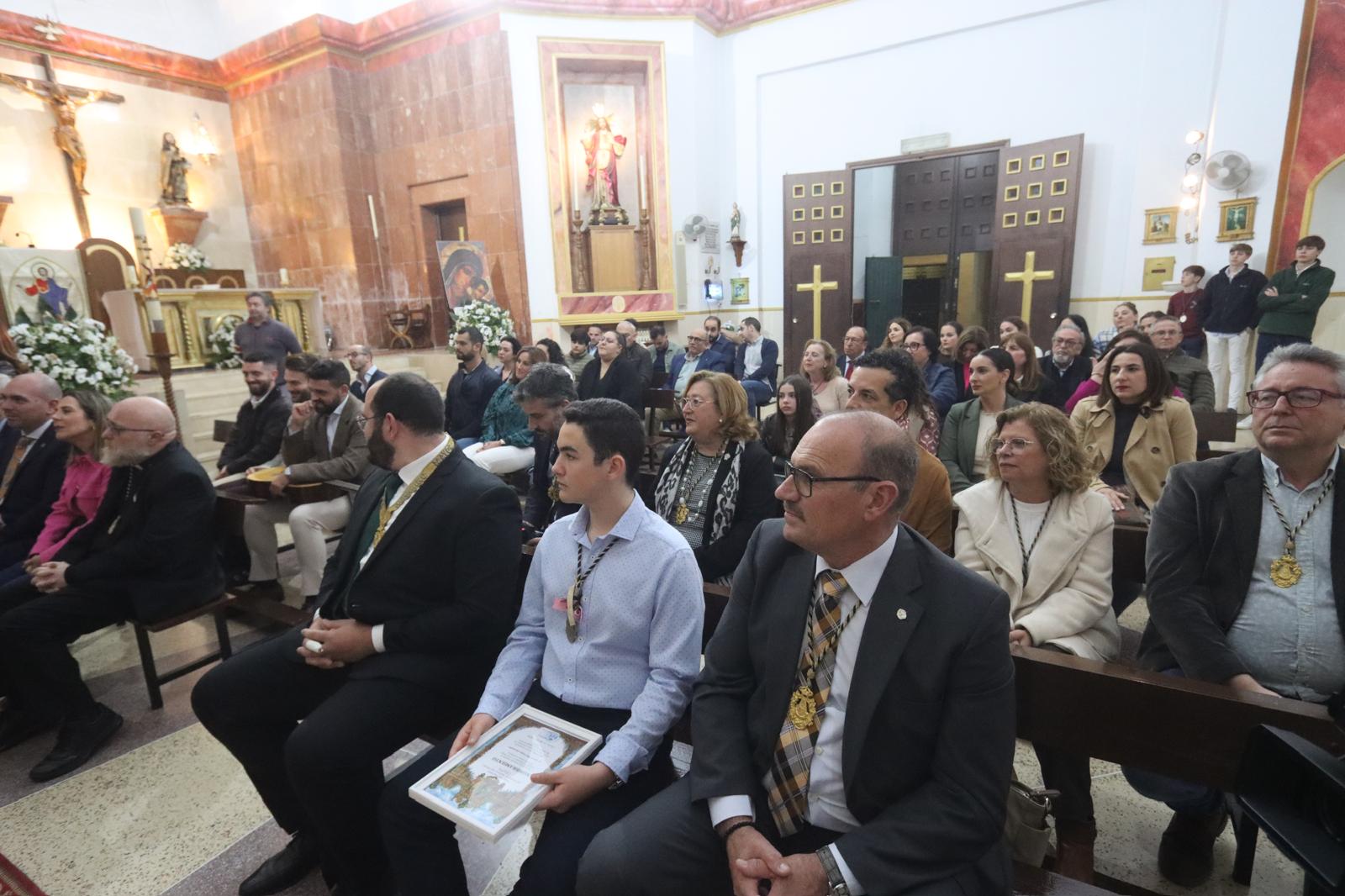 La Hermandad del Rocío presenta su cartel y entrega las guardas a sus pregoneros