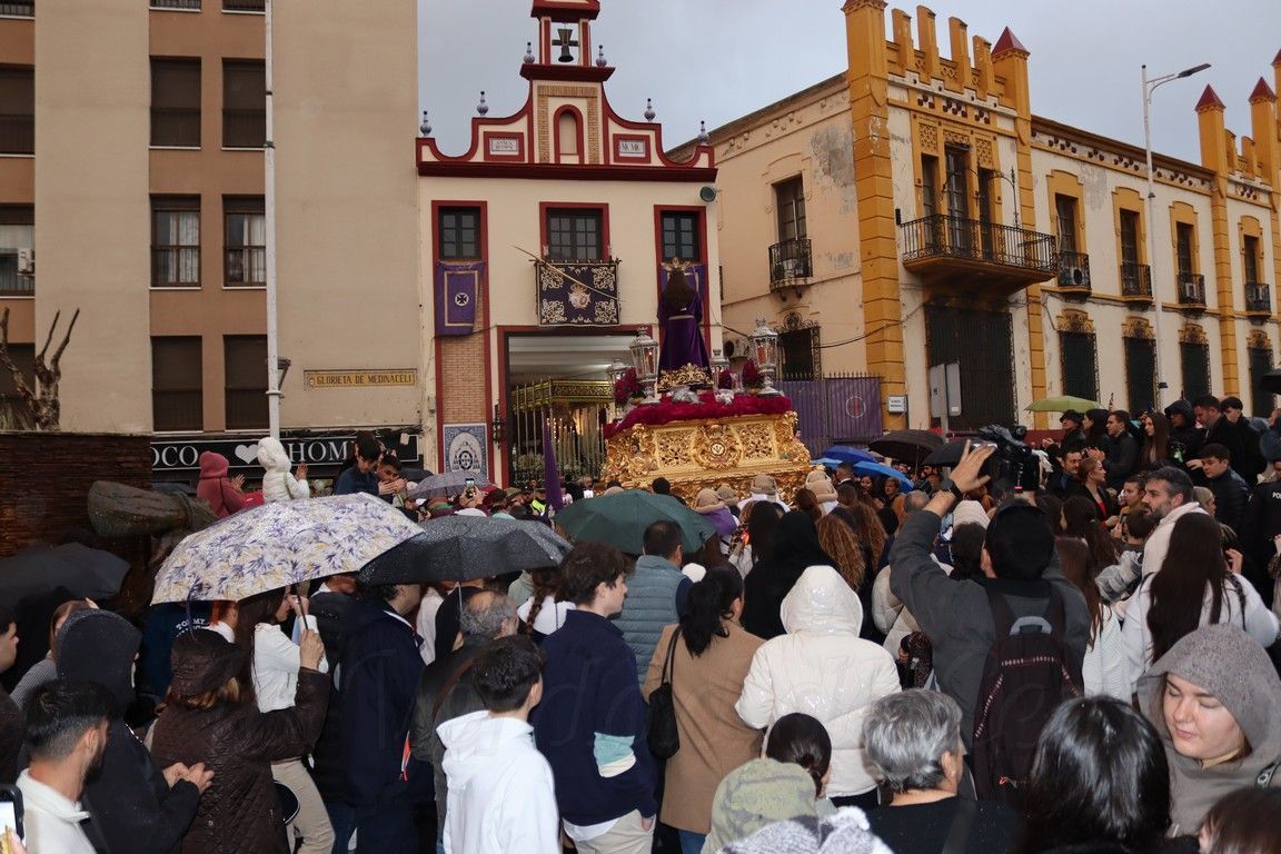 El llanto del cielo continúa provocando la suspensión de las procesiones, Medinaceli y Vera Cruz se quedan en casa