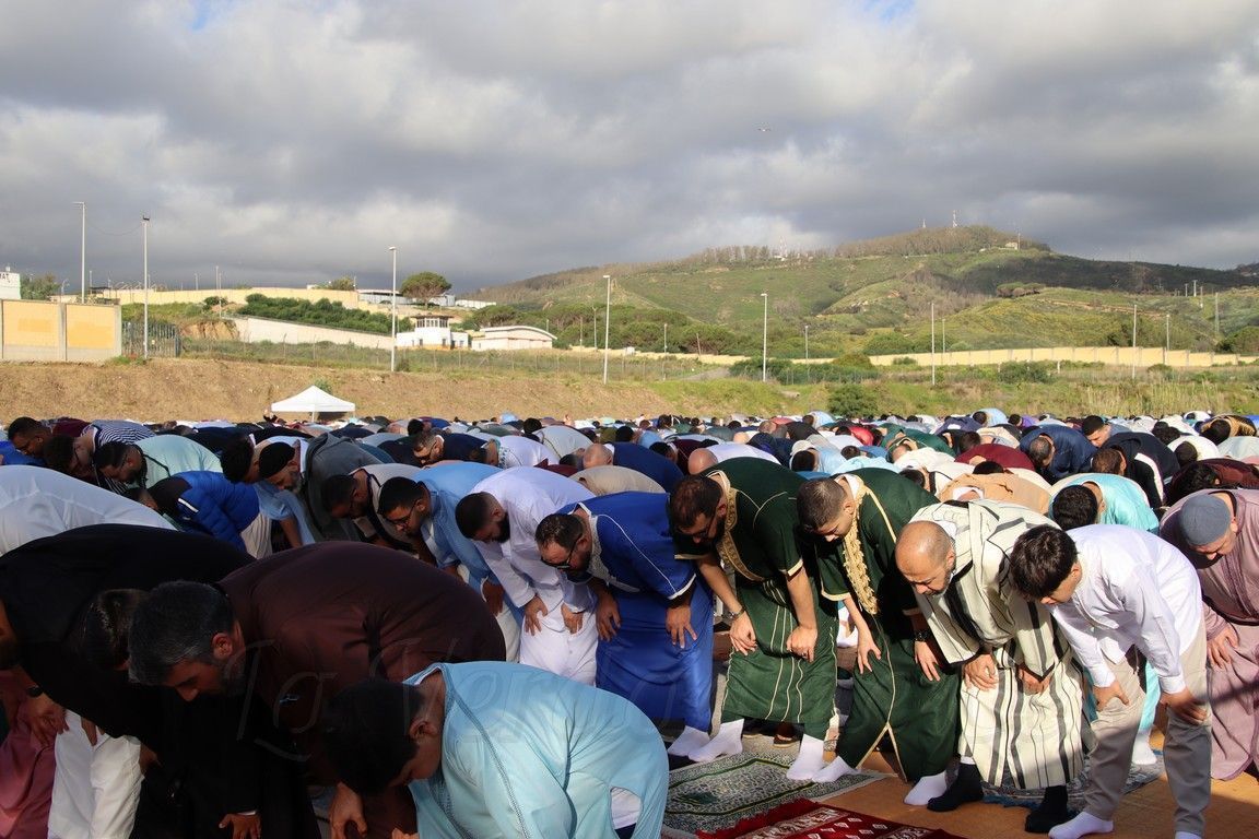 Cientos de musulmanes participan en la musal-la de Loma Margarita