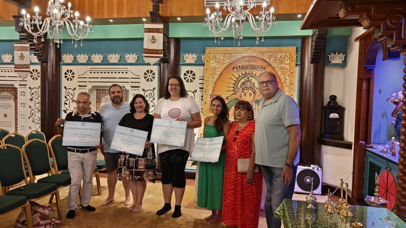 La Comunidad Hindú entrega los cheques solidarios recaudados con el Festival del Holi
