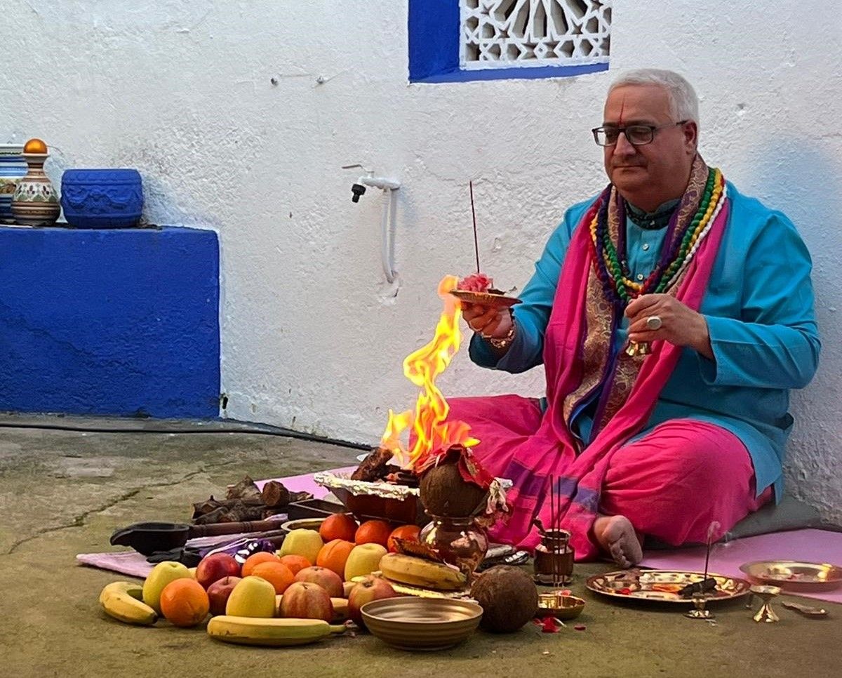 Ramchandani oficia la ceremonia hindú de fuego en Zafra