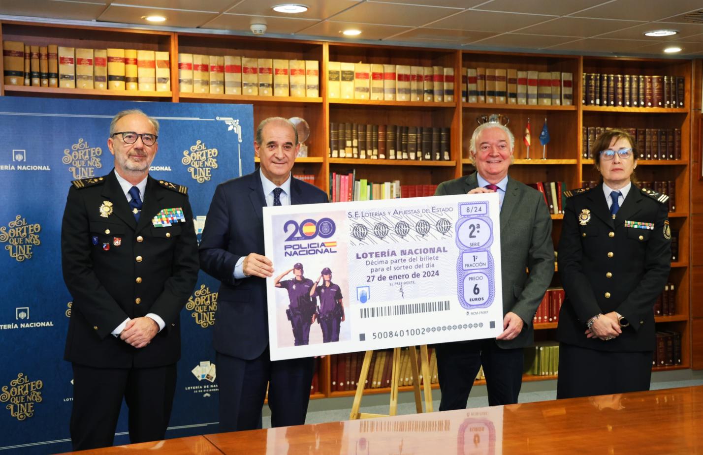 Lotería Nacional dedica el décimo de este sábado al bicentenario de la Policía Nacional