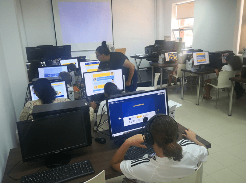 Niños y niñas ceutíes se sumergen en el mundo digital gracias al Campamento Digital