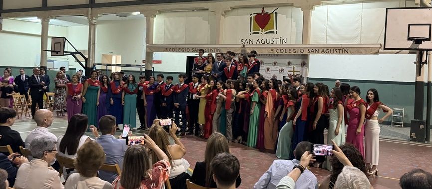 Los alumnos del Colegio San Agustín celebran su graduación