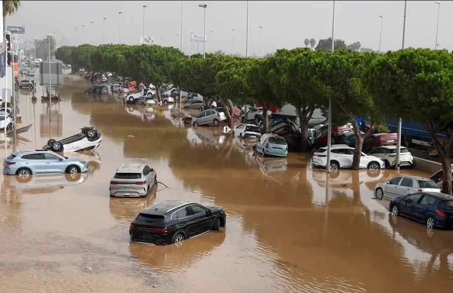 Asociaciones y particulares de Ceuta se vuelcan con los damnificados por la DANA. EFE