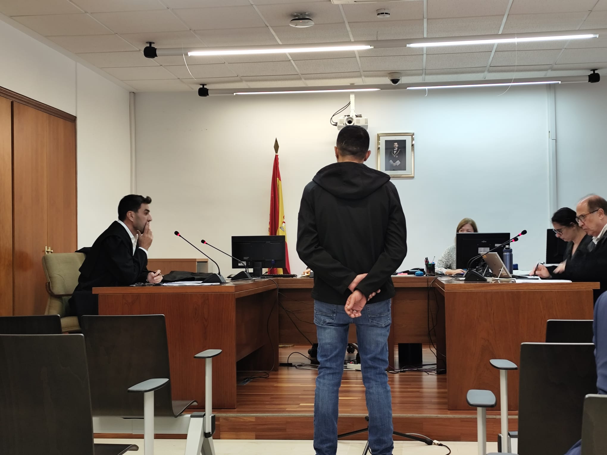 Fiscalía solicita cuatro años de prisión para un hombre acusado de robo con violencia en los Rosales