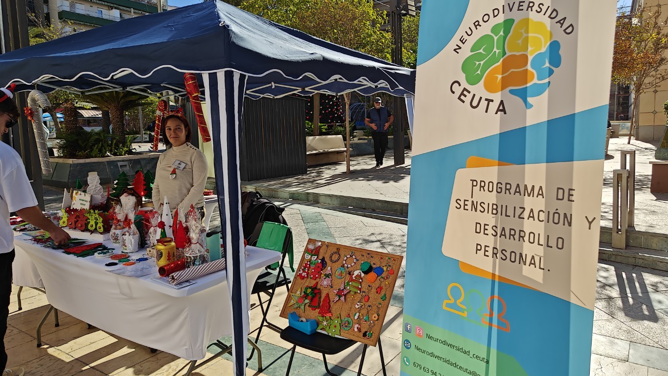 La Plaza de los Reyes acoge la propuesta solidaria de Neurodiversidad Ceuta