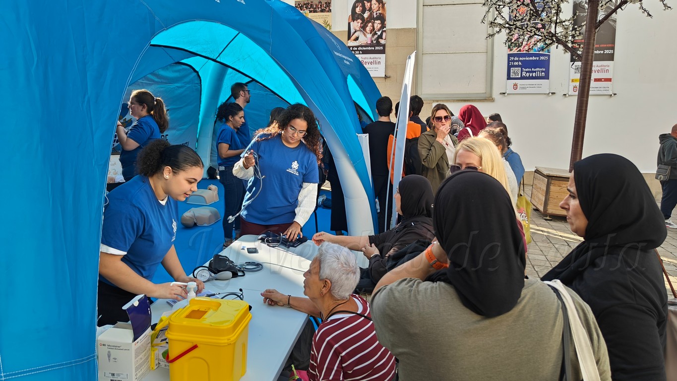 Las enfermeras de Ceuta animan a la ciudadanía a resolver sus dudas de salud con profesionales y no en internet