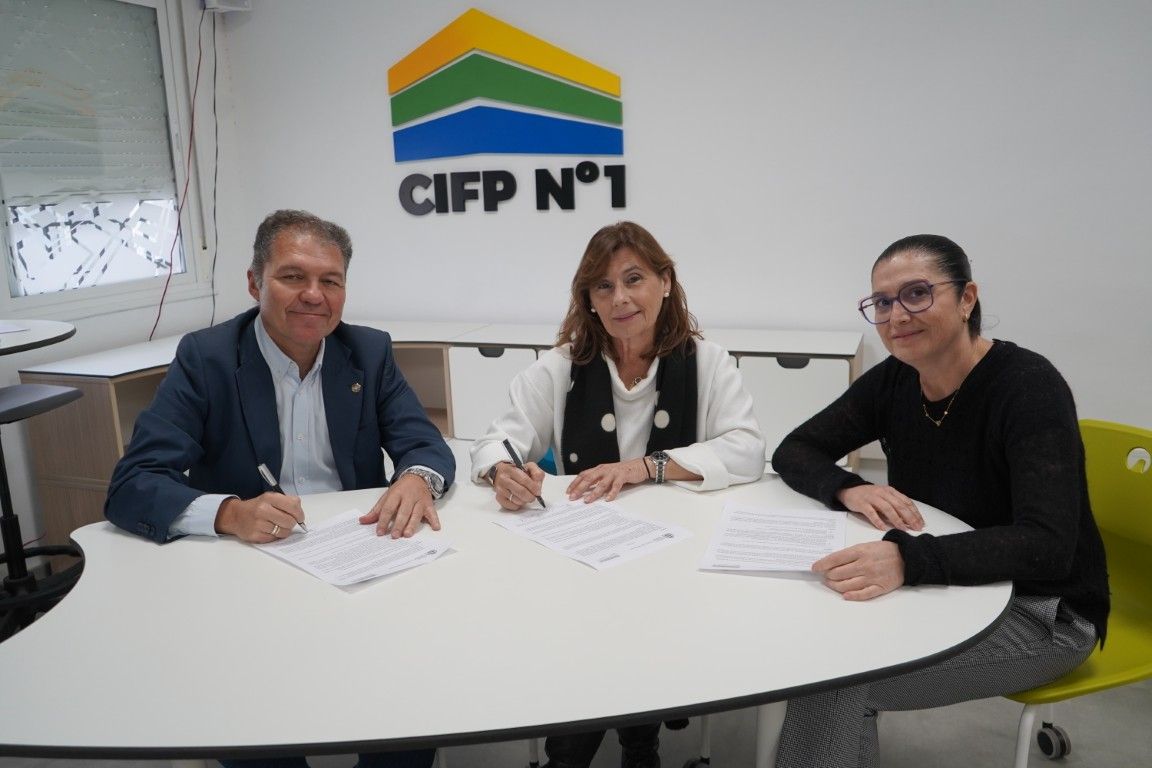 El COMCE y el CIFP Nº1 firman un acuerdo para impulsar la formación práctica de estudiantes en Gestión Administrativa