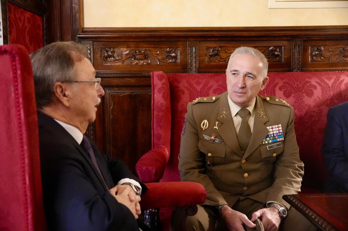 Vivas recibe a Marcos Llago, director del Instituto de Historia y Cultura Militar