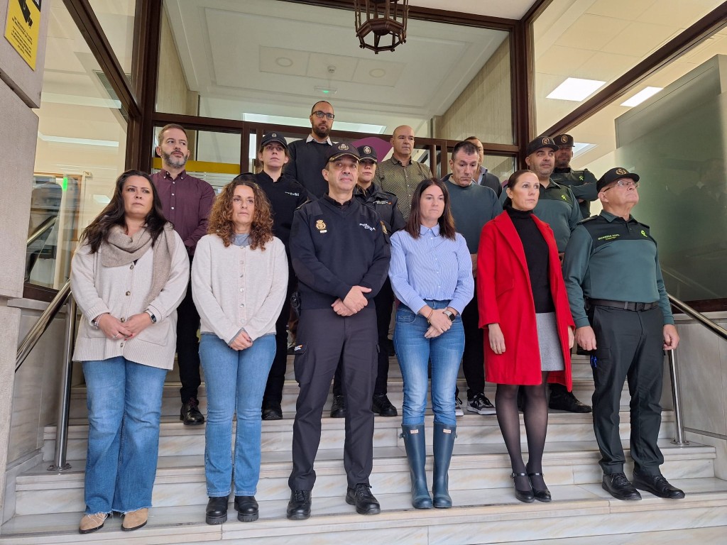 La Delegación del Gobierno guarda un minuto de silencio por las tres últimas víctimas de la violencia de género
