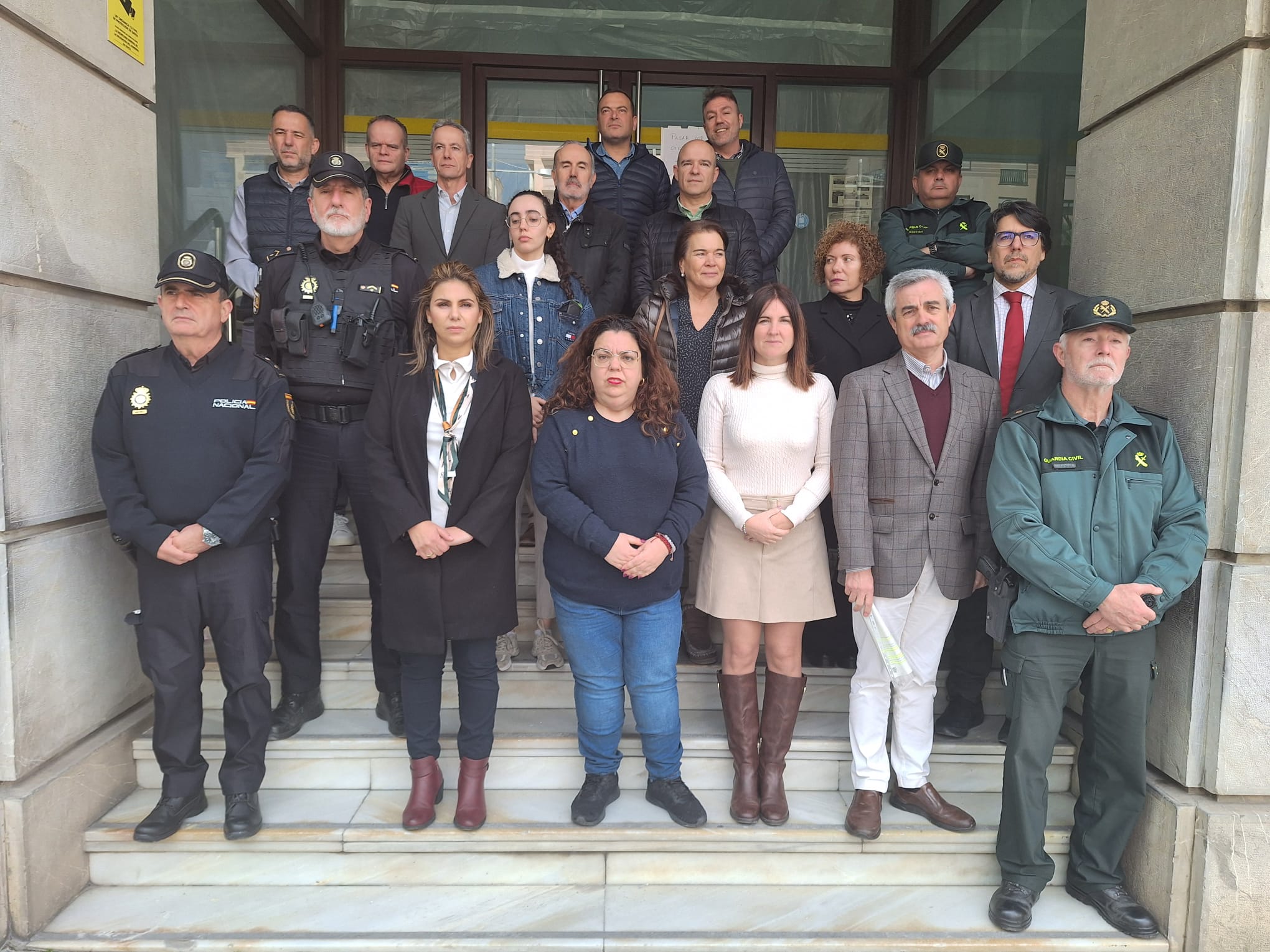 Un nuevo minuto de silencio por las dos últimas víctimas de la violencia de género