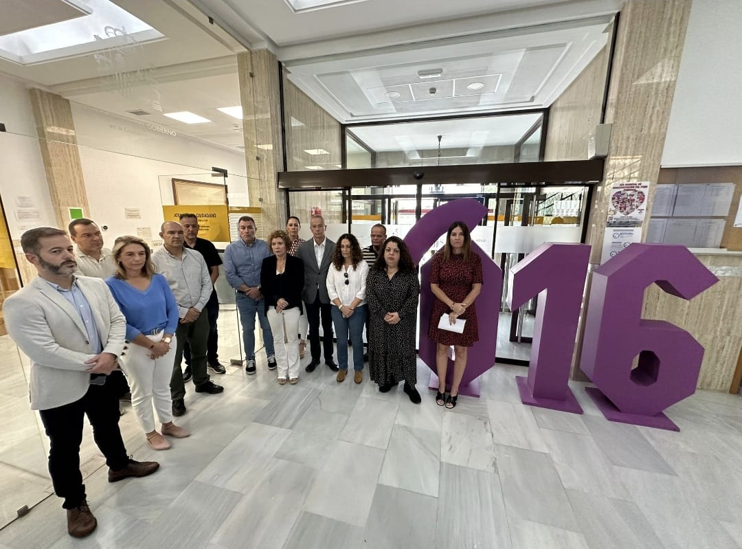 La Delegación del Gobierno guarda un minuto de silencio por la última víctima de violencia de género