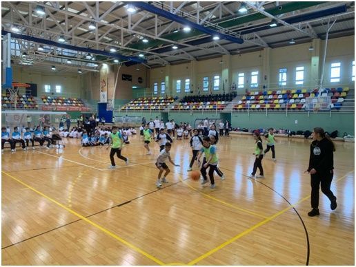 Nueva jornada de baloncesto y convivencia entre diferentes centros escolares organizado por la FBC