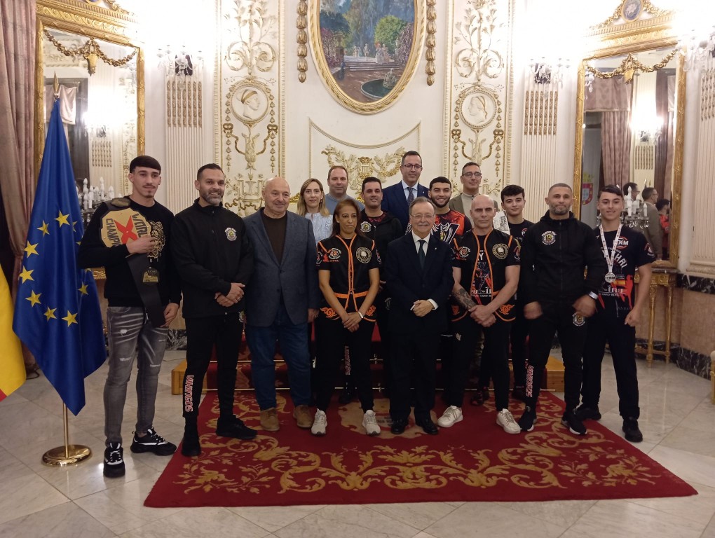 Vivas recibe a los deportistas ceutíes de Kickboxing tras su éxito en los campeonatos nacionales e internacionales