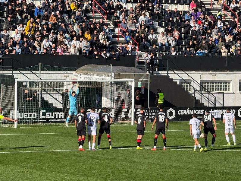 La AD Ceuta FC frente a viento y marea hace un fortín del Alfonso Murube (1-0) 