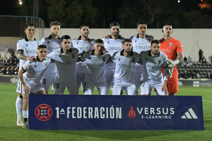 La AD Ceuta logra una importante y sufrida victoria para ponerse líderes en tierras alicantinas (1-2) 