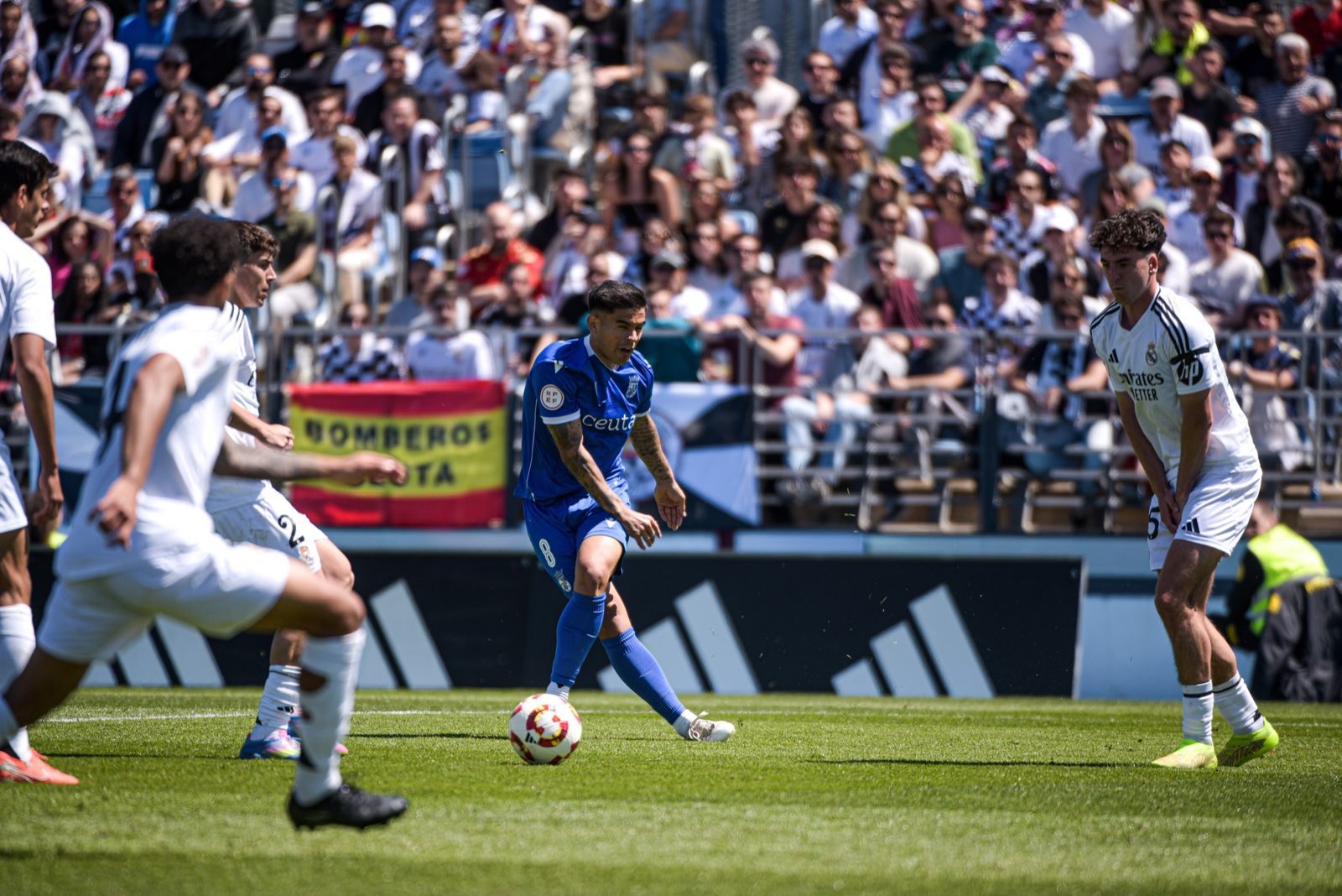 La AD Ceuta FC logra una agónica victoria con olor a ascenso (0-1)