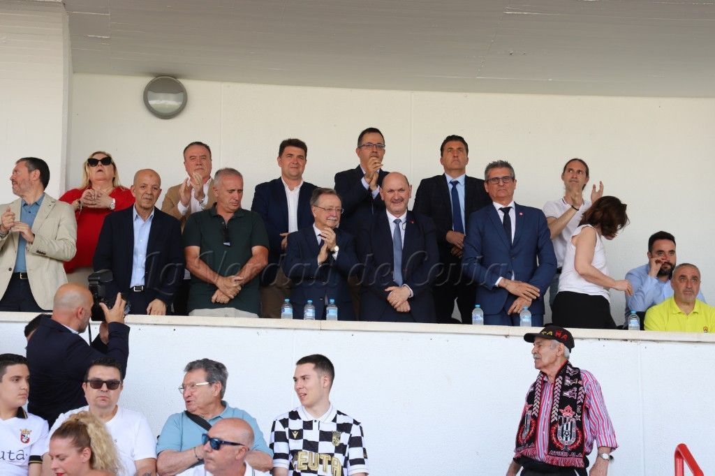 Vivas lleva el auge del Ceuta a la radio nacional en un especial de “El Larguero”