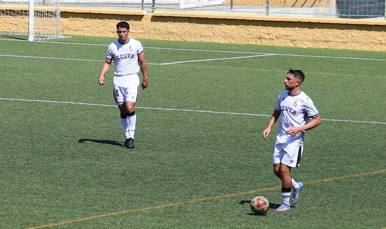 El Ceuta B se pone al día y se instala en puestos de playoff tras vencer al Tomares (2-1)