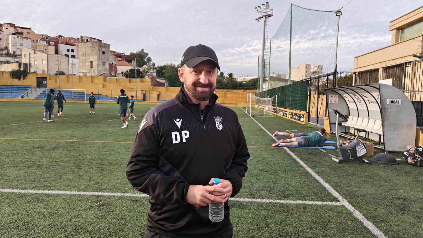 Polaco, entrenador del Ceuta B: "No quiero exceso de confianza, estos partidos son los que te dan la posibilidad de estar arriba"