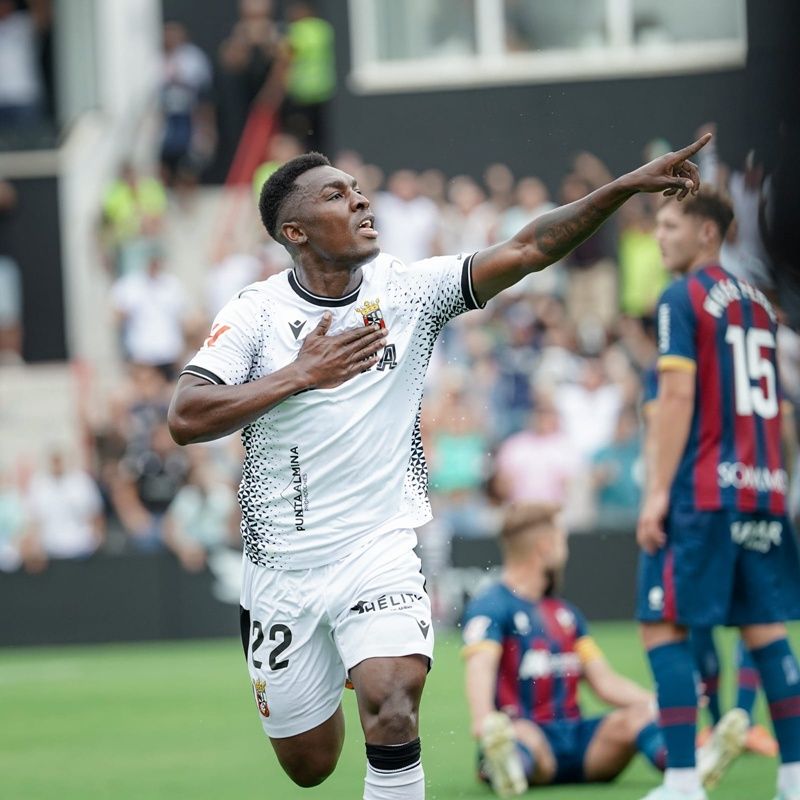 Trofeos La Verdad de Ceuta tras la jornada de liga entre Real Valladolid y AD Ceuta (3-0)