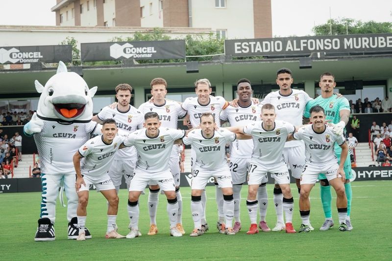 La AD Ceuta estrena su casillero de victorias con un gol de Obeng en el minuto 87 (2-1)