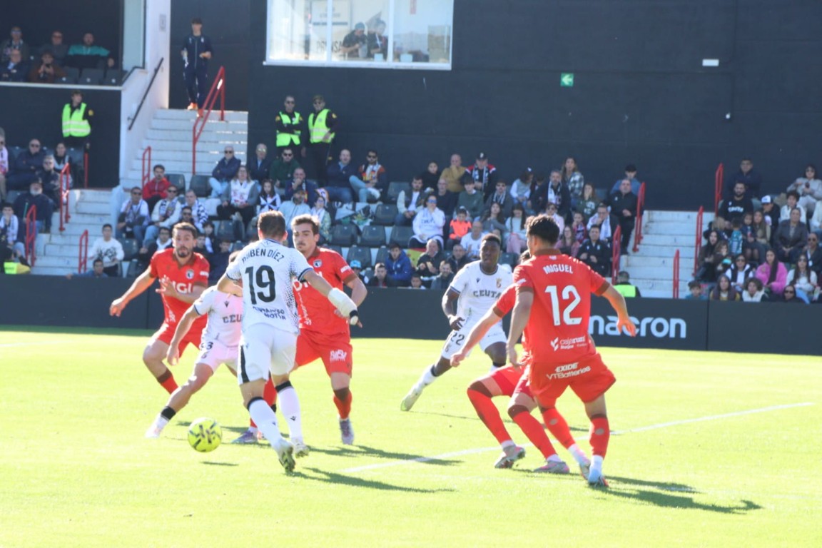 1-0.	La AD Ceuta confirma su mejoría y acaba con la racha a domicilio del Real Burgos (1-0)