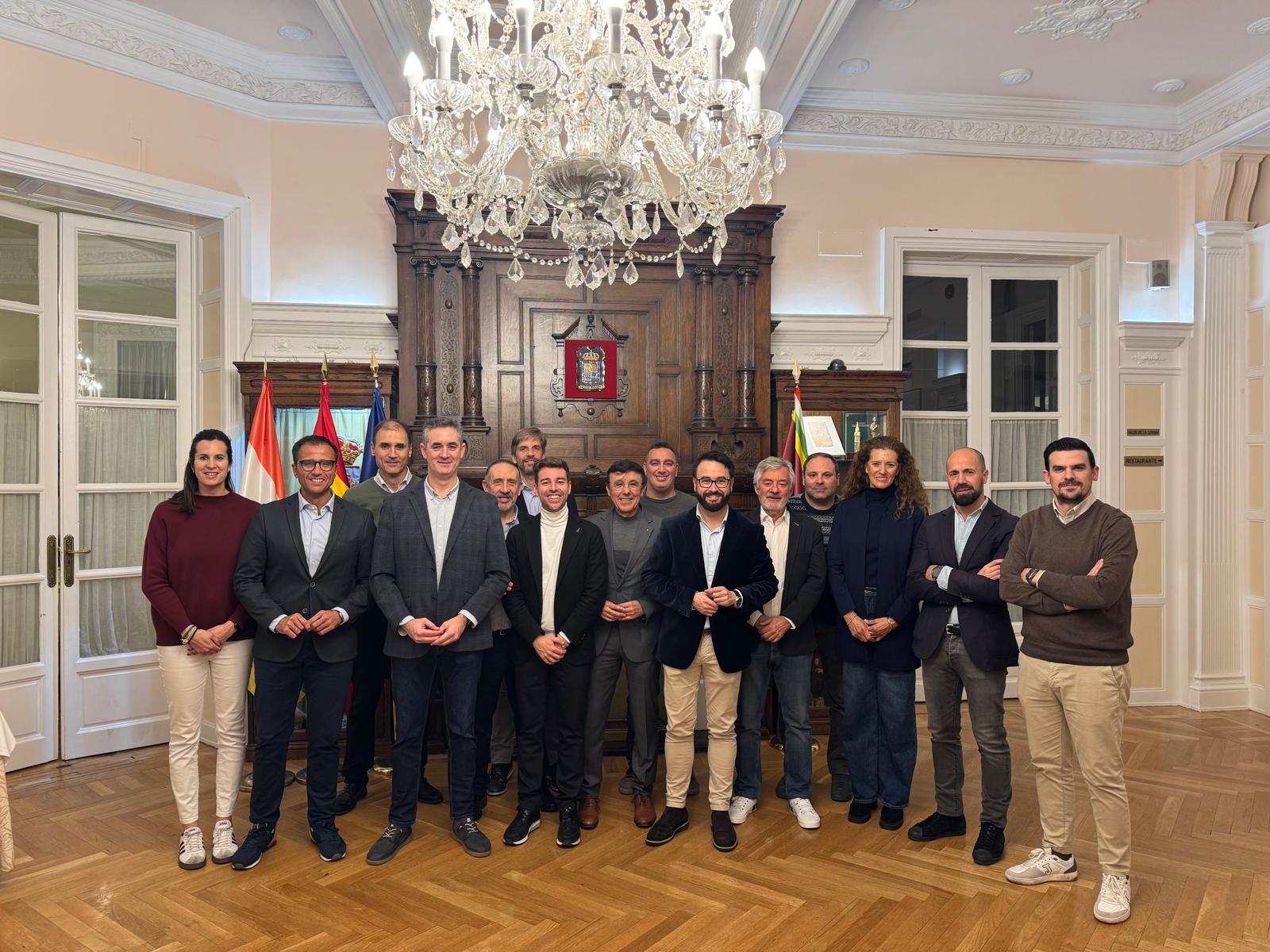 Sergio Aguilera participa en una reunión de la ADESP