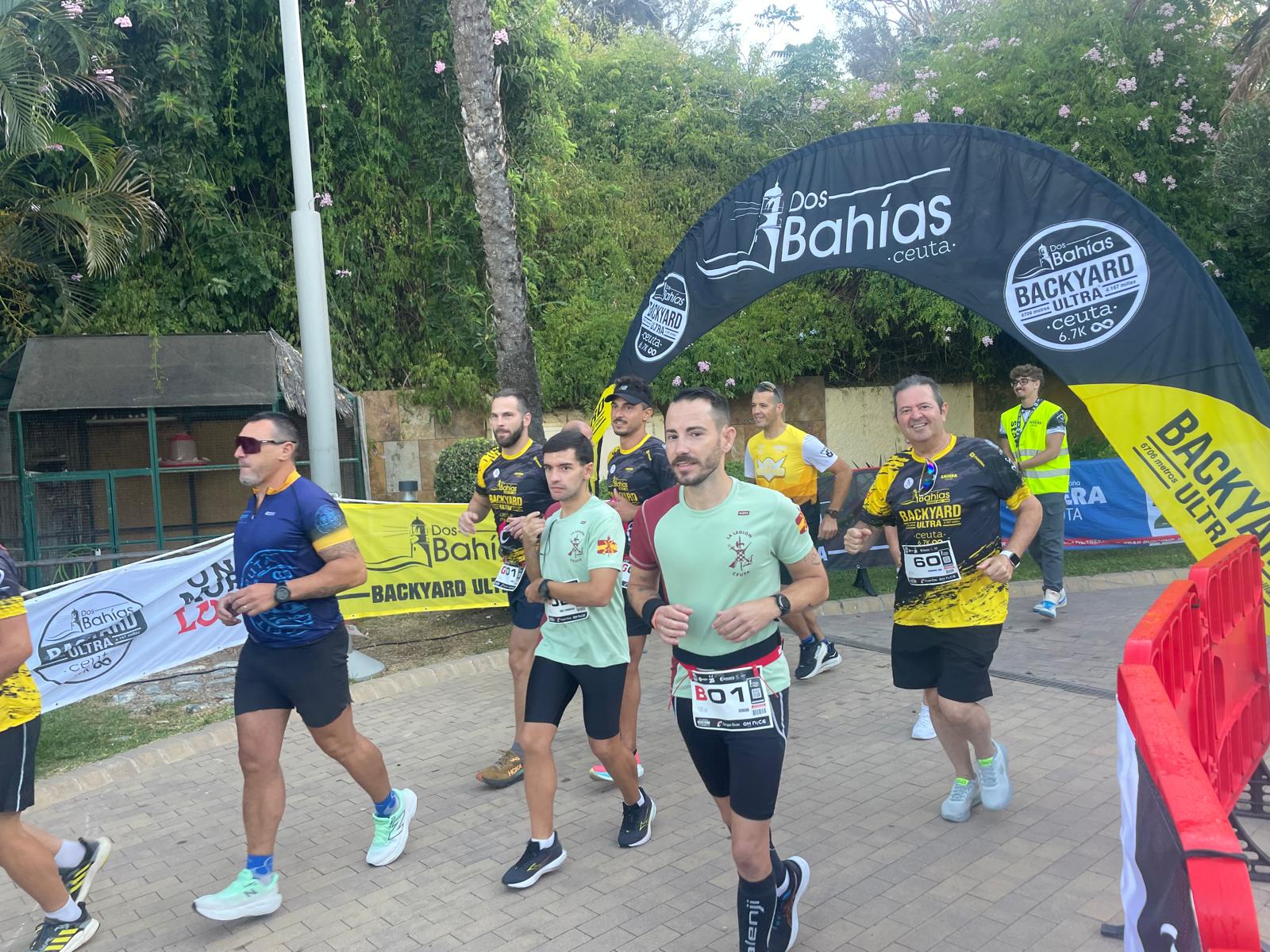 Cien corredores comienzan la exigente II Backyard Ultra Dos Bahías2025086