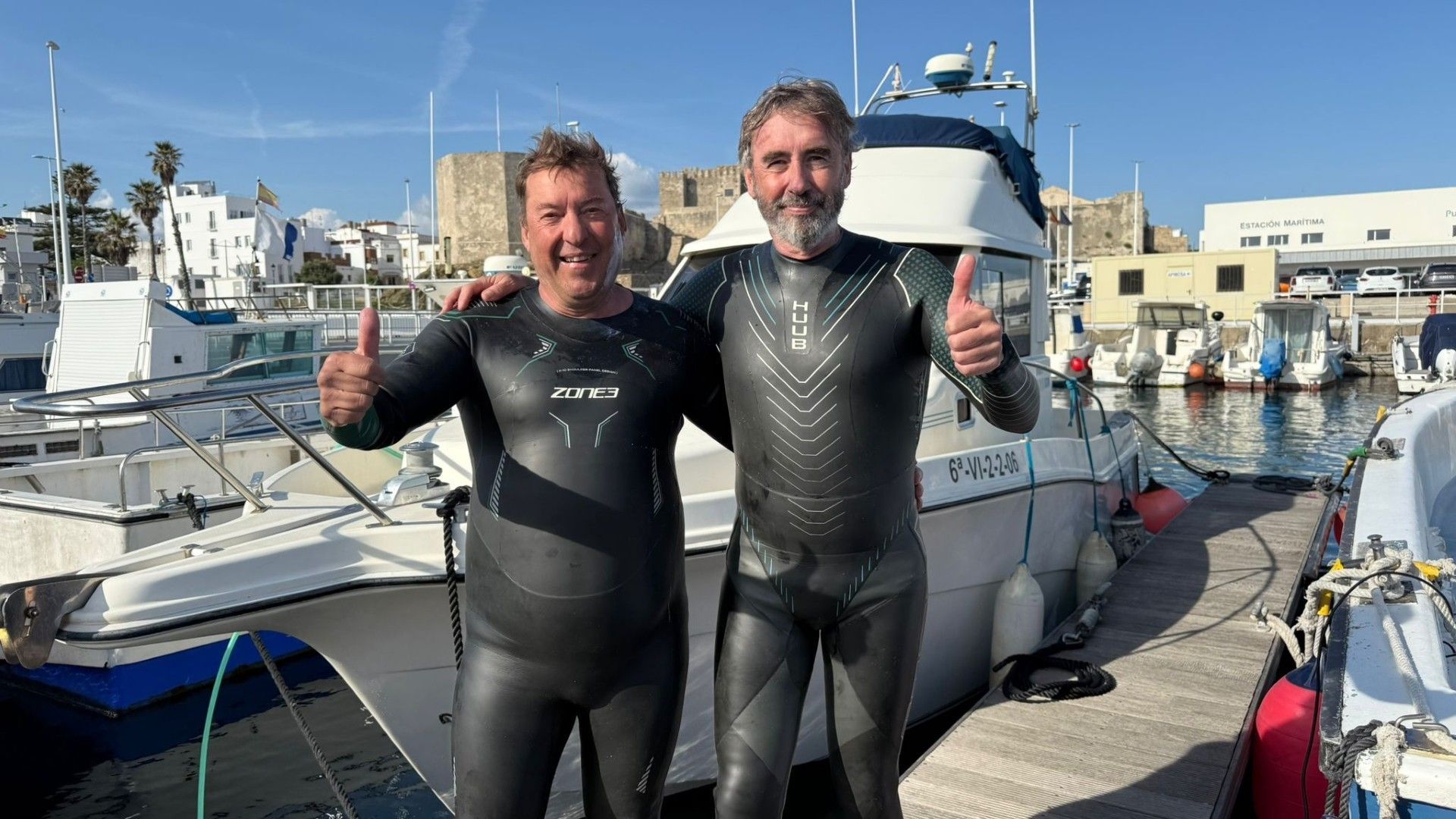 Dos españoles completan la travesía a nado del Estrecho