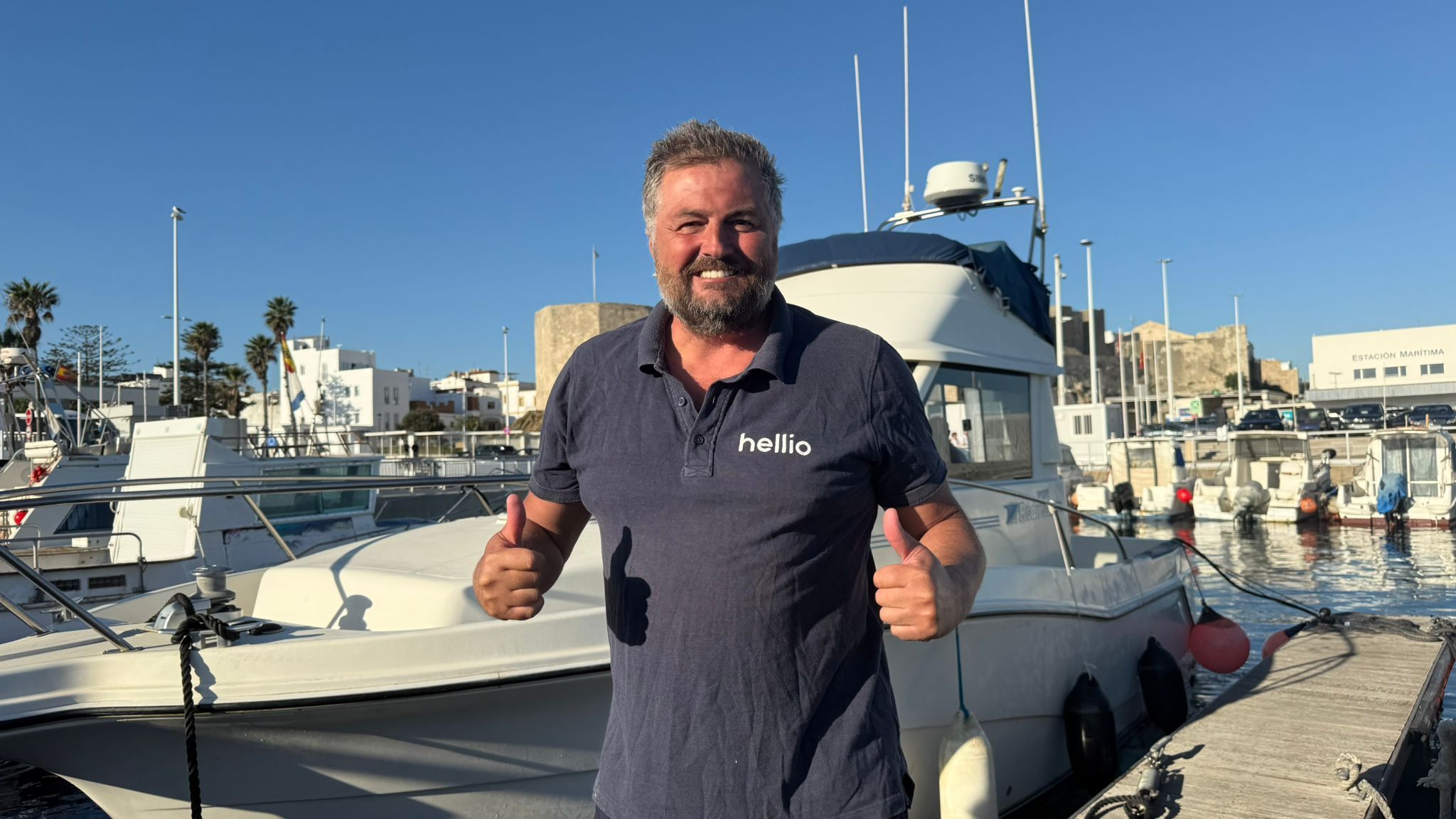 El francés Steve Stievenart cumple el reto del cruce a nado del Estrecho